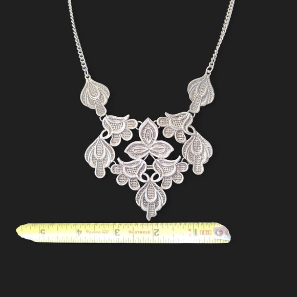 Vintage Inspired Silver Tone Filigree Lace Floral Bib Statement Necklace - Picture 4 of 5